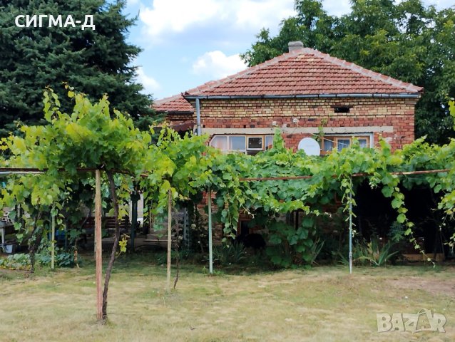 Къща с дворно място и гараж в с. Ведрина, обл. Добрич , снимка 3 - Къщи - 41548273