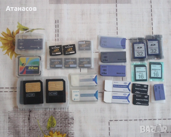 Стари карти Memory Stick Duo , Smart Media Memory Card и др.
