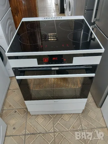 Свободно стояща печка с индукционни котлони Gram с тъчскрийн управление и само почистване Pirolise 