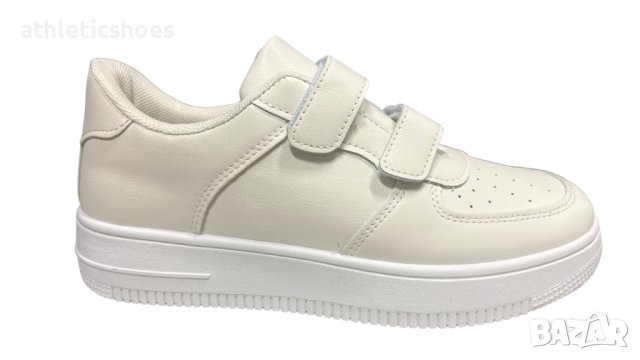 Дамски маратонки с лепенки в бяло