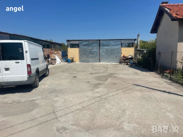 Давам поднаем халета , гаражи, с плац към него 