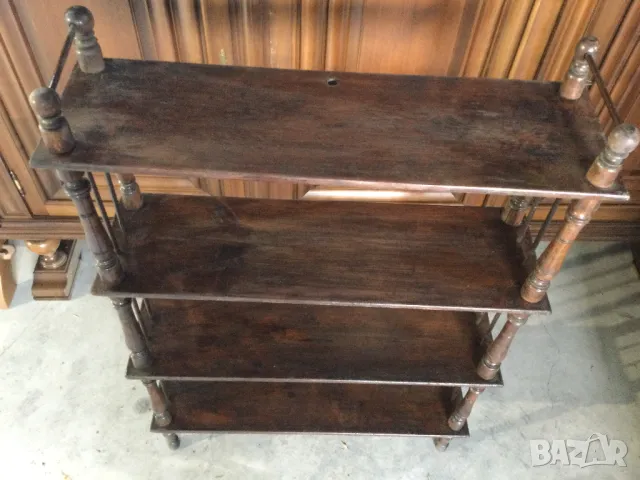 Стара етажерка за книги 