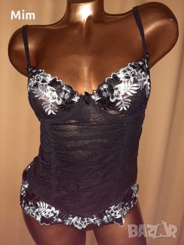 80 В Черен корсет от прозрачен тюл и Бяла бродерия 