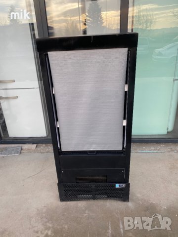 Черна Отворена витрина с щора