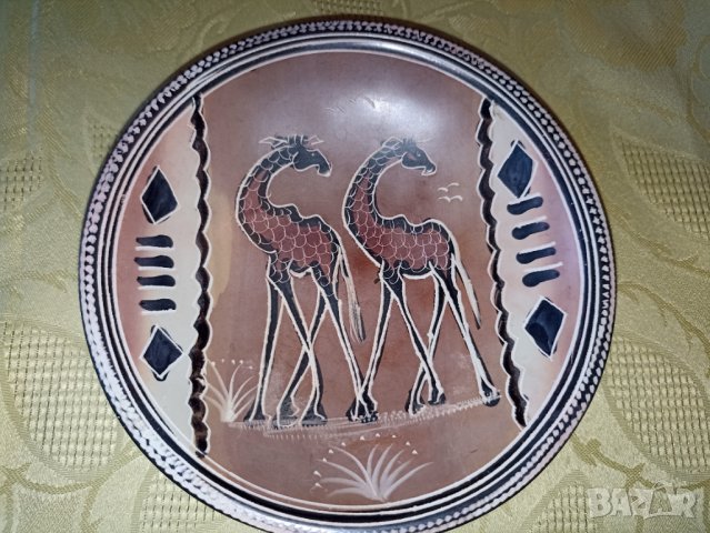 Три керамични чинии ръчно гравирани, снимка 7 - Декорация за дома - 40969800