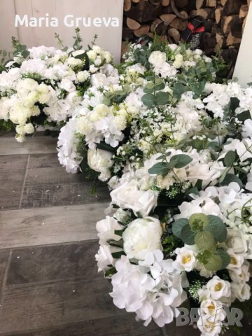 Готова сватбена или за кръщене, бизнес събитие украса от изкуствени цветя, снимка 1 - Изкуствени цветя - 42422550