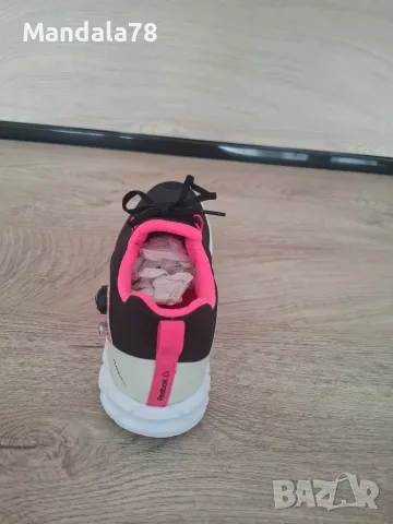 Продавам дамски маратонки Reebok Insta pump., снимка 6 - Маратонки - 55707011
