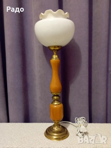 Комплект от две  лампи с бели стъклени абажури, снимка 2 - Настолни лампи - 53139767