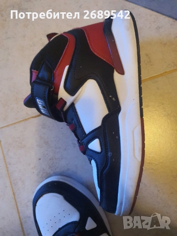 Кецове 37 номер APG, снимка 2 - Дамски ежедневни обувки - 52502273