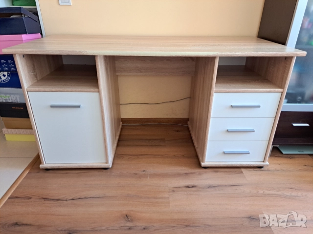 Удобно бюро с шкафче и чекмеджета 147/67/76