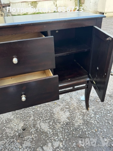 Продавам елегантен дървен винтидж шкаф, снимка 2 - Декорация за дома - 52503809