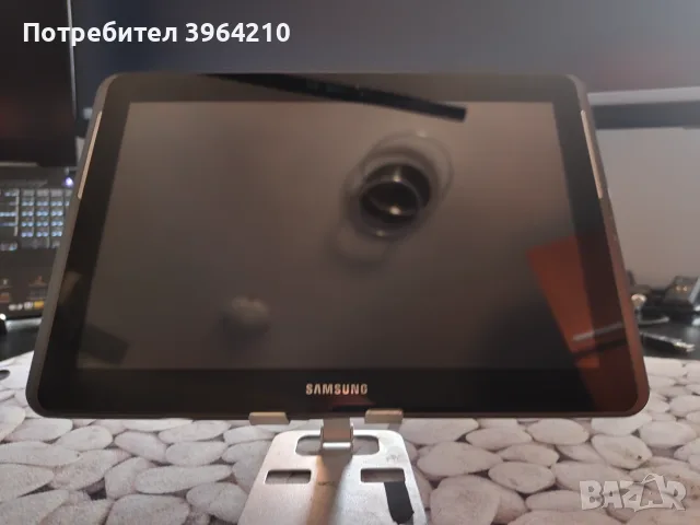 Продавам таблет Samsung Galaxy Tab 2 10.1 (3G версия) в много добро/перфектно състояние.