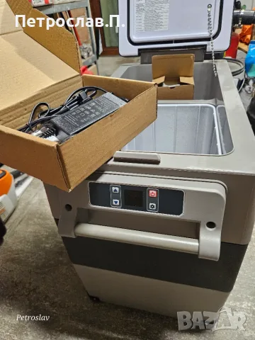 ЧИСТО НОВ Компресорен хладилник с фризер VEVOR 55L (12V/24V/220V), снимка 4 - Хладилни чанти - 55838805