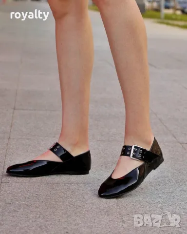 Равни обувки - черен лак