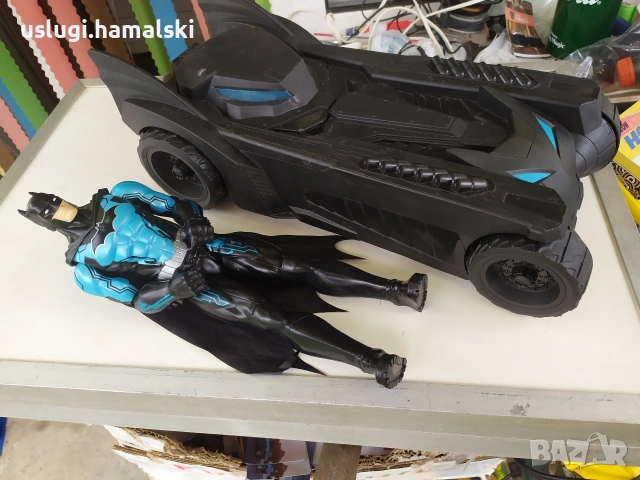 Фигура и кола Batman