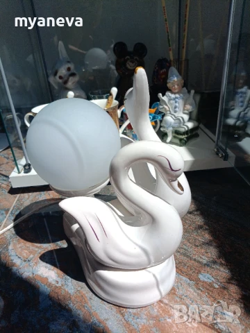 Порцеланова, стара настолна лампа с влюбени лебеди от СОЦА. , снимка 5 - Настолни лампи - 50674178