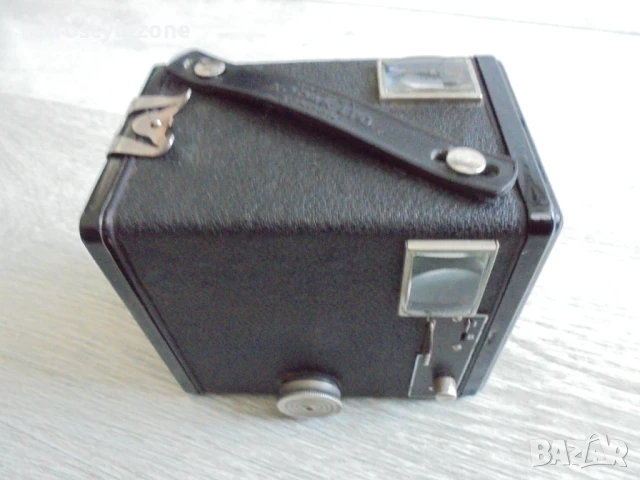 № 8086 стар фотоапарат - KODAK SIX 20 BROWNIE"D  - с кожена чантичка - ест.кожа, снимка 3 - Антикварни и старинни предмети - 50608538