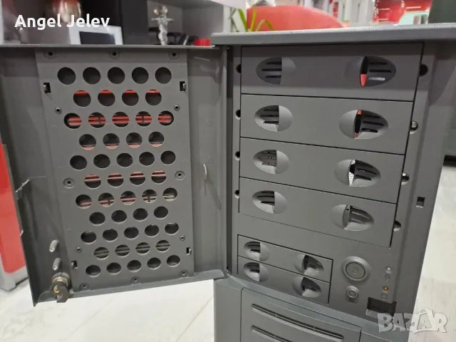 кутия за компютър, снимка 6 - Захранвания и кутии - 48707660