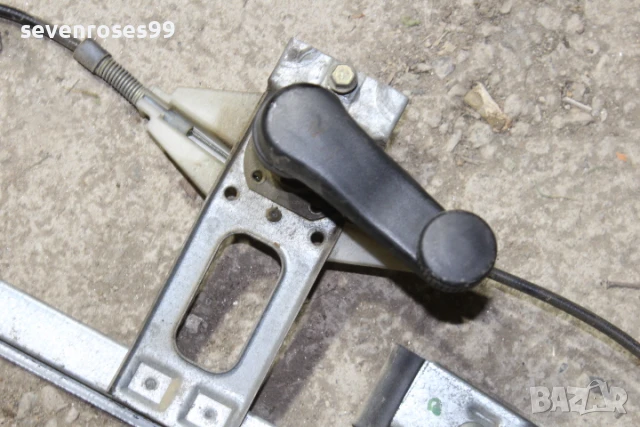 Машинка стъкло задна лява ръчна Фолксваген Голф 3 комби 1.9 tdi 90hp VW Golf 3, снимка 3 - Части - 50854982