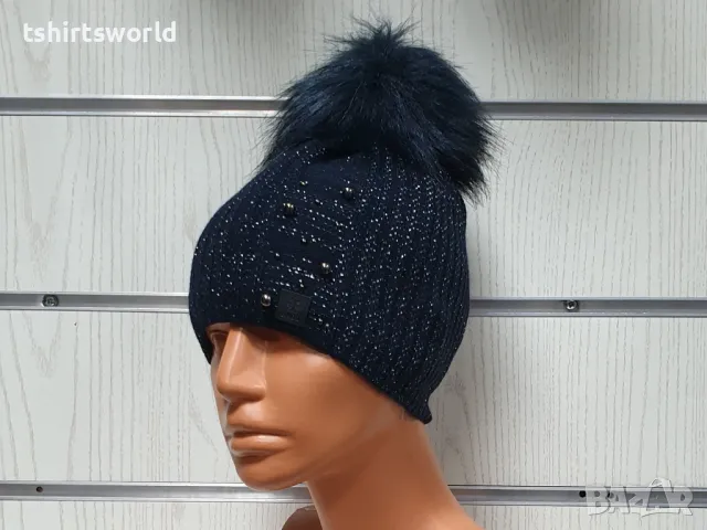 Нова зимна дамска шапка с камъчета в тъмносин цвят с пух/помпон, снимка 5 - Шапки - 47928119