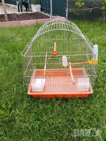 Клетка за канарчета, вълнисти папагалчета и други малки птички. 