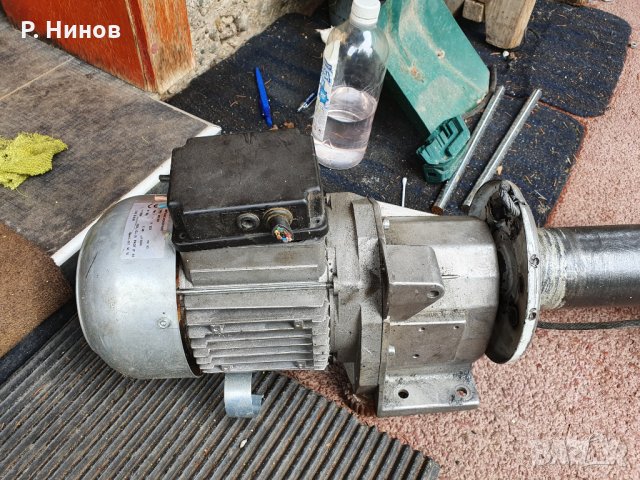 Монофазен ел.двигател с редуктор 120 оборота 2.2kW със спирачка, снимка 1