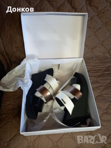 Продавам дамски чехли Calvin Klein, снимка 2 - Чехли - 41624776