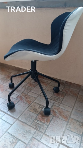 Посетителски въртящ се стол KRING черно и бяло, снимка 8 - Столове - 16780555