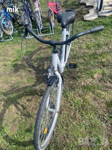 Бял велосипед с дамска рамка 28 цола, снимка 2 - Велосипеди - 48878506
