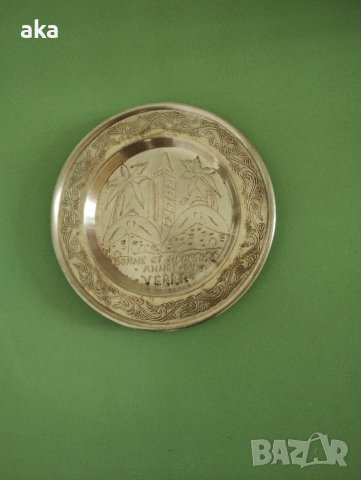 КРАСИВ МАЛЪК БРОНЗОВ  ПОДНОС 130ГР.