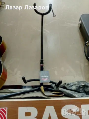 Продавам стойка за китара