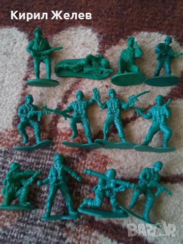 Войници пластмасови 12 броя 51737, снимка 7 - Колекции - 52105571
