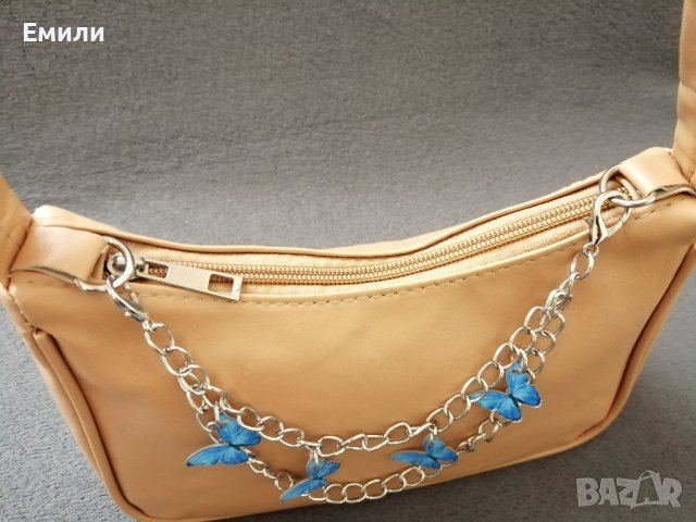 Кожена малка дамска чанта с верижка синджир с висулки пеперуди в син и сребрист цвят , снимка 5 - Чанти - 41772054