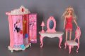 Кукла Барби с гардероб, тоалетка и аксесоари, снимка 1 - Кукли - 34646017
