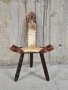 Ръчно изработено трикрако столче с фрезовани елементи, снимка 1 - Столове - 44392228