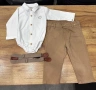 Бебешки комплект от панталон в бежово, боди-риза в бяло, тиранти и папийонка - нов!, снимка 1