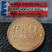 Позлатен 1792 - 1992 медал за 200 годишнината на Америка, снимка 1 - Нумизматика и бонистика - 36084296