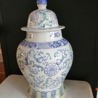 Стара порцеланова ваза с капак, снимка 3 - Вази - 40195311