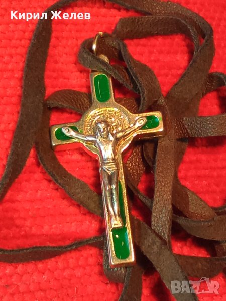 СТИЛНО КАТОЛИЧЕСКО ПОЗЛАТЕНО РАЗПЯТИЕ КРЪСТ с ЕМАЙЛ ЛАК и ШНУРЧЕ от ВЕЛУР 21540, снимка 1