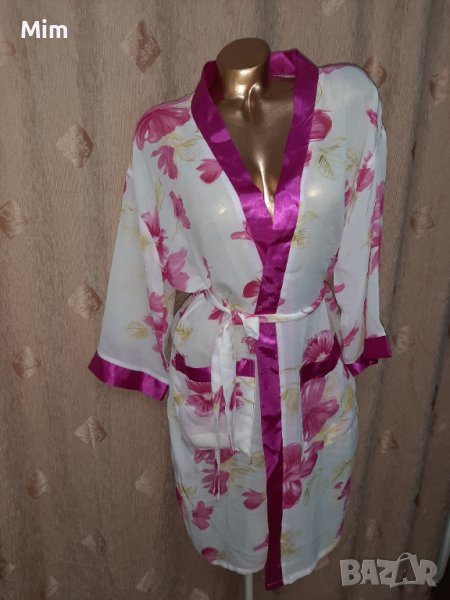 М  Бял,прозрачен халат на розови цветя , снимка 1