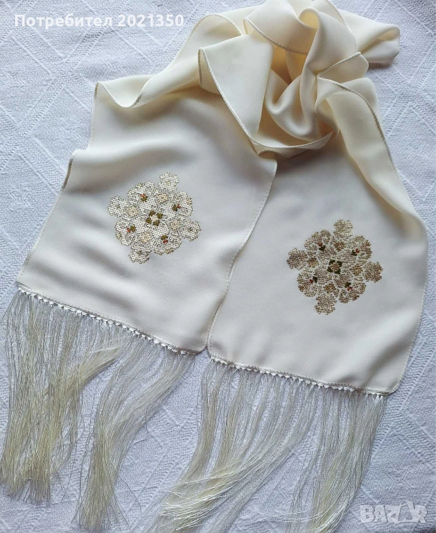 Ръчно бродиран копринен шал с български автентичен мотив, снимка 1