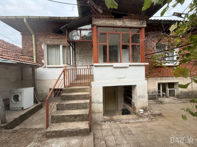 Двуетажна къща за продажба в град Петрич, снимка 1