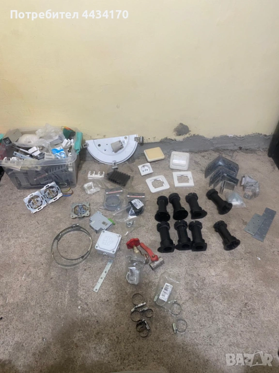 Спешно! Голяма кутия с части за майстори – Ключове, планки, крачета и др., снимка 1