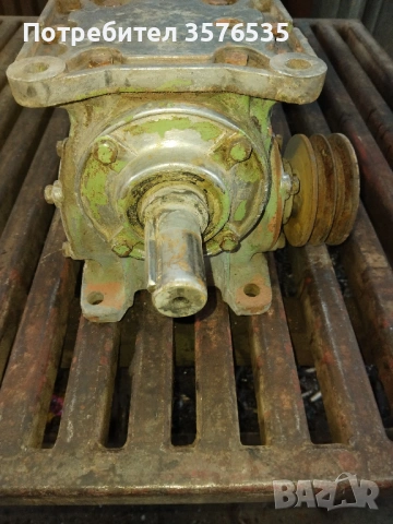 Червячен редуктор 1Ч-63А (1:10) – СССР | С ремъчна шайба |, снимка 2 - Други машини и части - 53751933