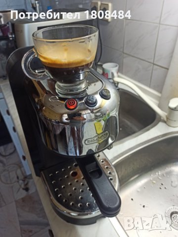 Кафемашина Делонги с ръкохватка с крема диск, работи отлично и прави хубаво кафе с каймак , снимка 2 - Кафемашини - 42008383
