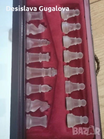 Стъклен шах в луксозна дървена кутия, снимка 4 - Шах и табла - 52548601