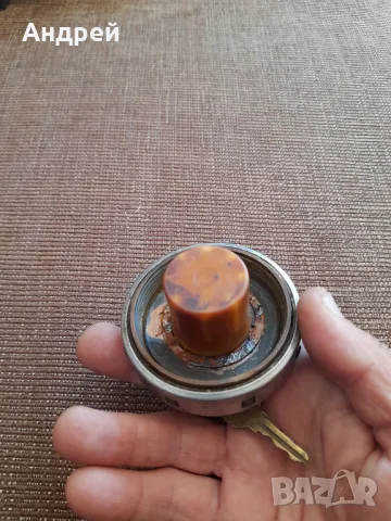 Стара капачка за резервоар #6, снимка 4 - Други ценни предмети - 47991821