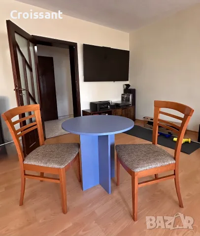 Маса с два стола всичко 60€