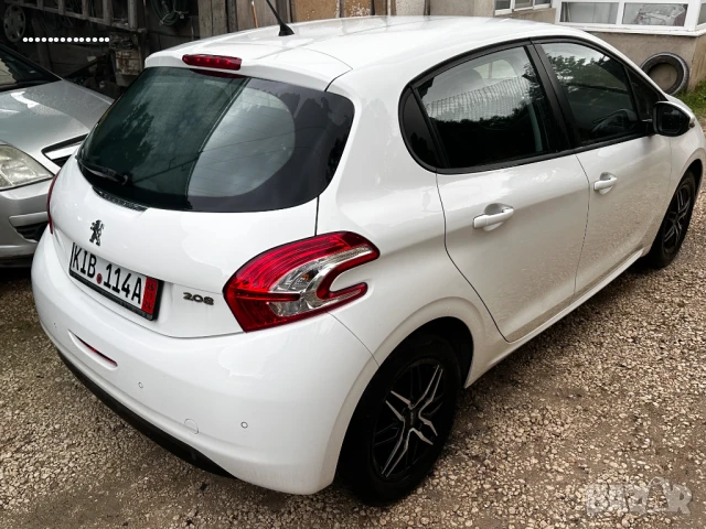 Peugeot 208 от Германия, снимка 4 - Автомобили и джипове - 50526176