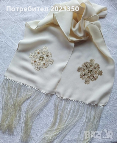 Ръчно бродиран копринен шал с български автентичен мотив